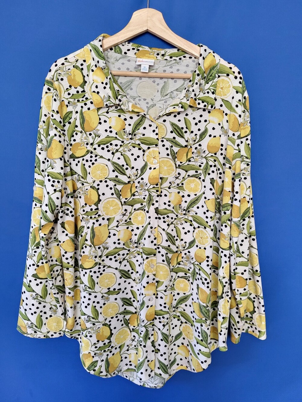 LulaRoe XL Valentina XL Button Up Shirt Lemons